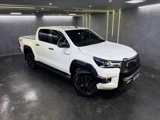 TOYOTA HILUX 2.8 D-4D TURBO DIESEL CD CONQUEST 4X4 AUTOMÁTICO